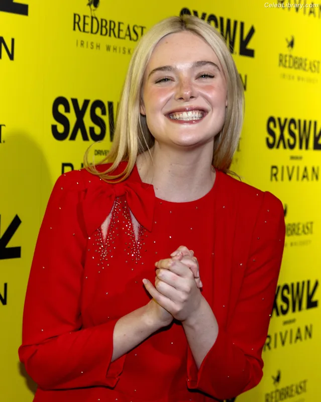 Elle Fanning photo 21 of 4114