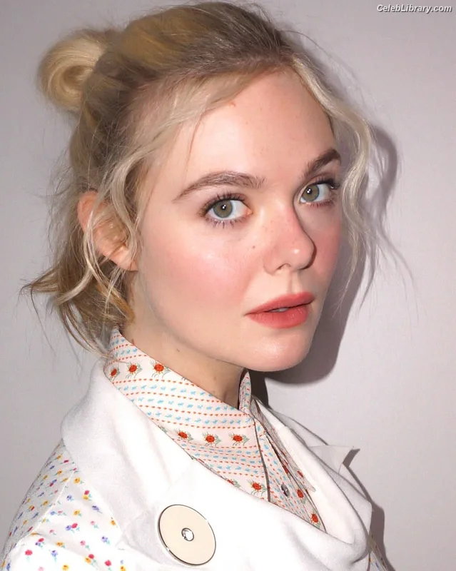 Elle Fanning photo 2 of 4114