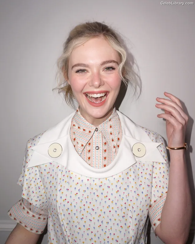 Elle Fanning photo 3 of 4114