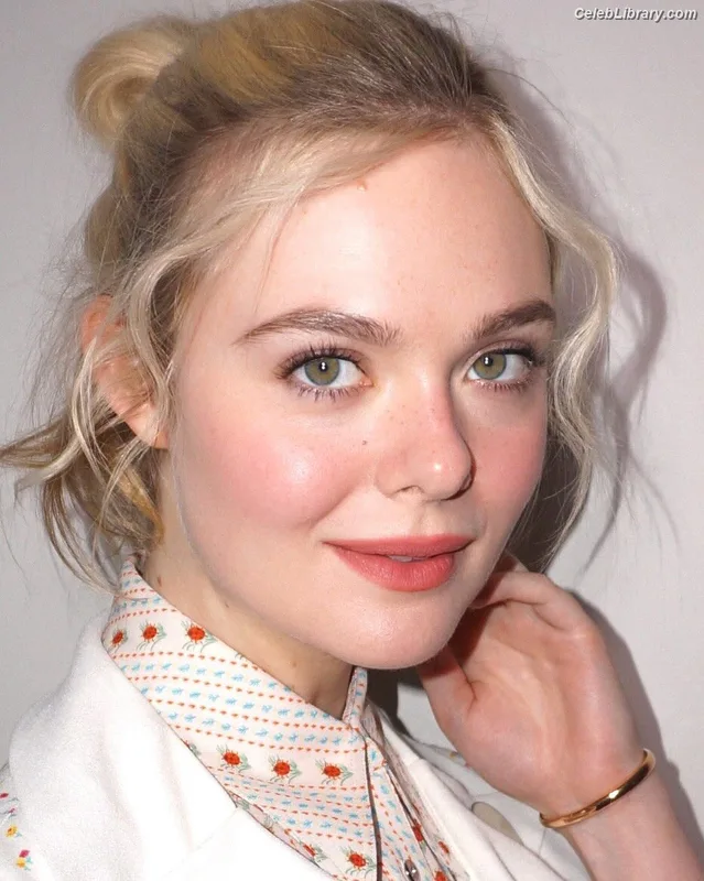 Elle Fanning photo 4 of 4114
