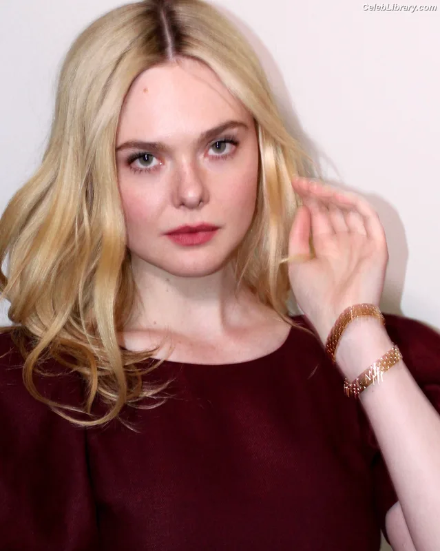 Elle Fanning photo 7 of 4114