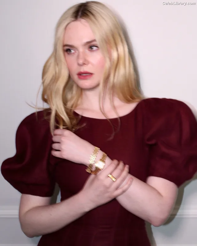 Elle Fanning photo 9 of 4114