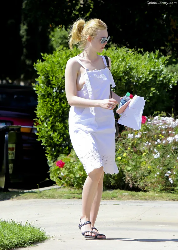 Elle Fanning photo 14 of 4114