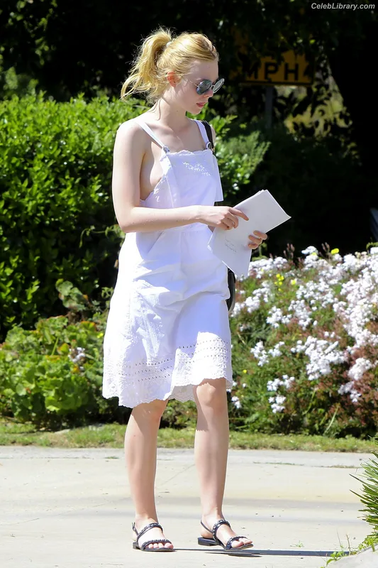 Elle Fanning photo 17 of 4114