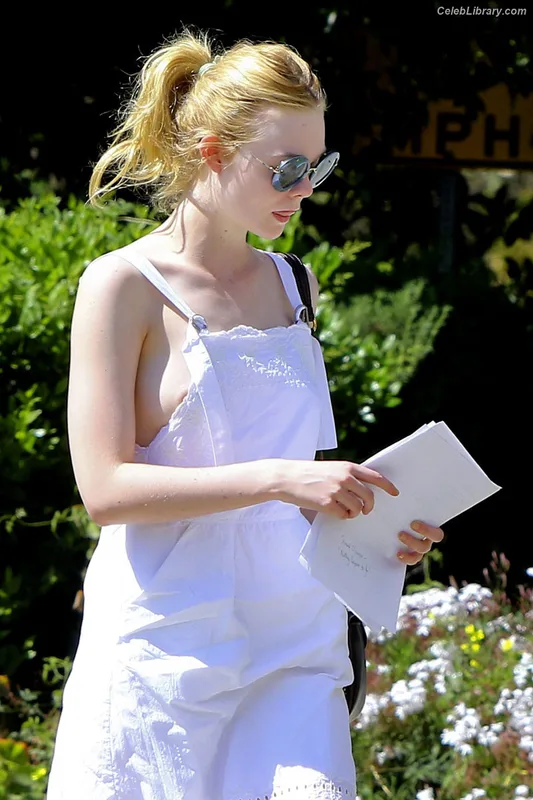 Elle Fanning photo 24 of 4114