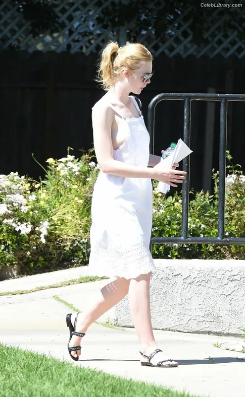 Elle Fanning photo 1 of 4114