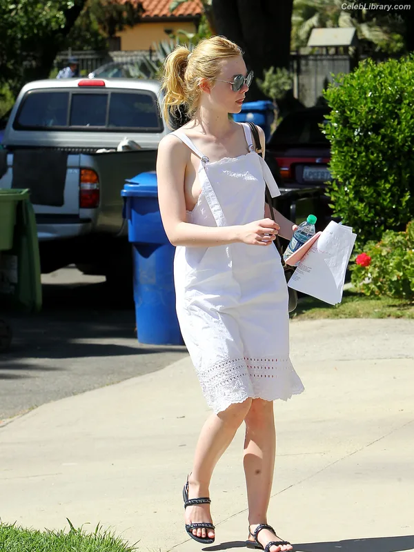 Elle Fanning photo 7 of 4114