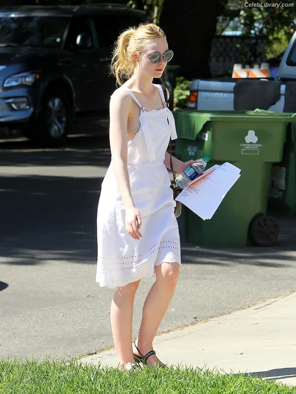 Elle Fanning photo 11 of 4114