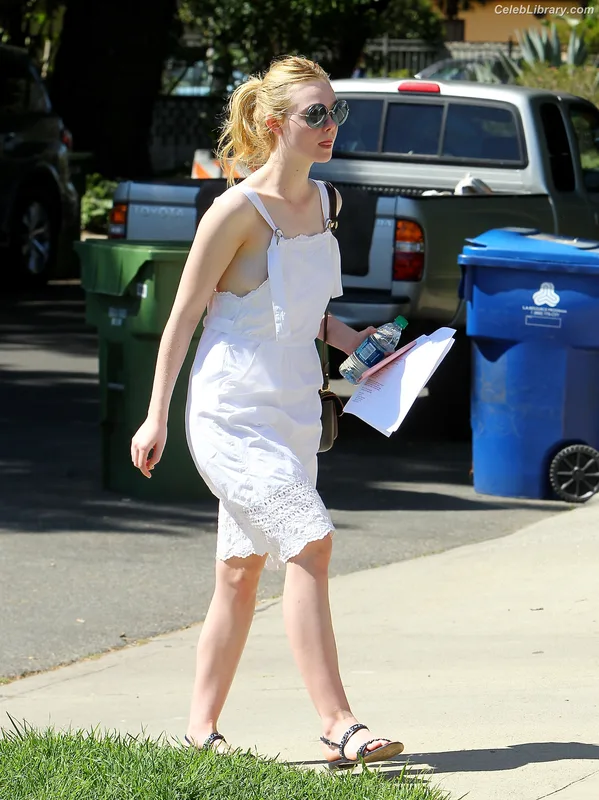Elle Fanning photo 13 of 4114