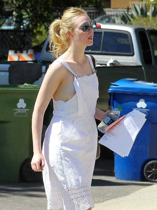 Elle Fanning photo 14 of 4114