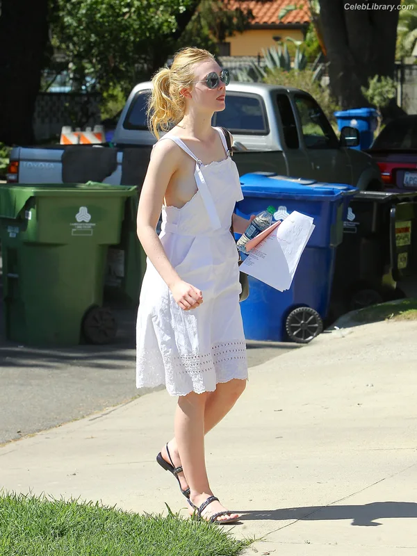 Elle Fanning photo 15 of 4114