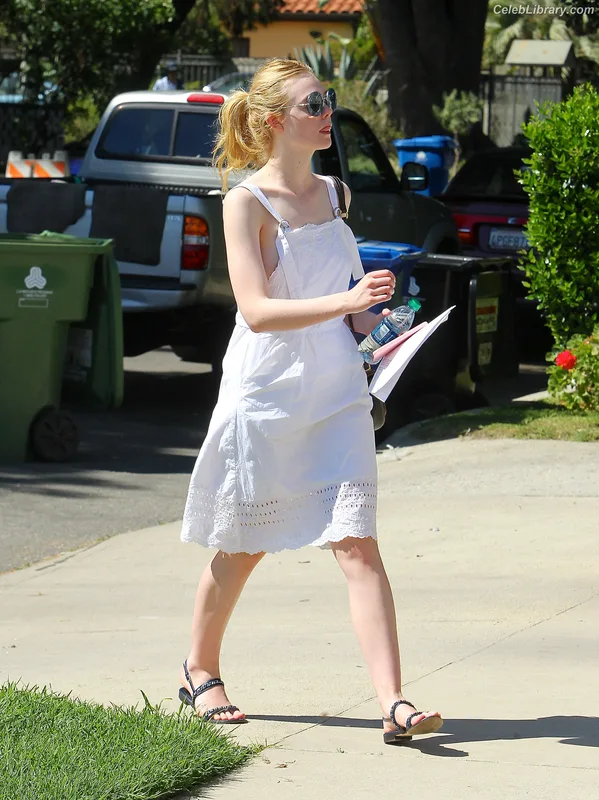 Elle Fanning photo 16 of 4114