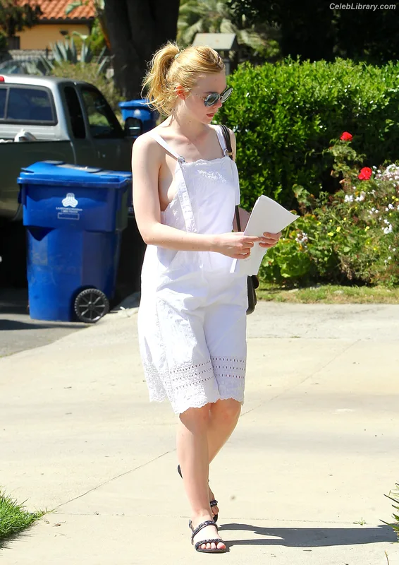 Elle Fanning photo 18 of 4114