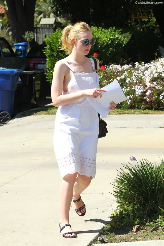 Elle Fanning photo 21 of 4114
