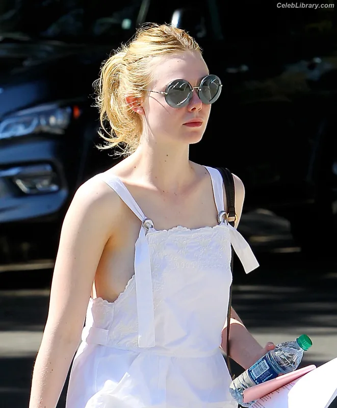 Elle Fanning photo 1 of 4114