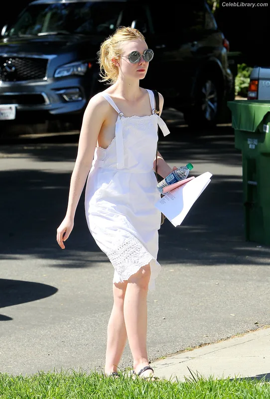 Elle Fanning photo 2 of 4114