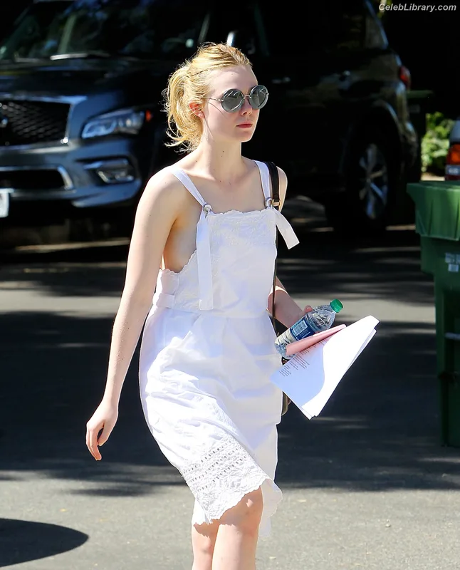 Elle Fanning photo 4 of 4114