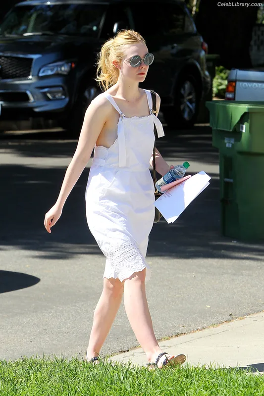 Elle Fanning photo 7 of 4114