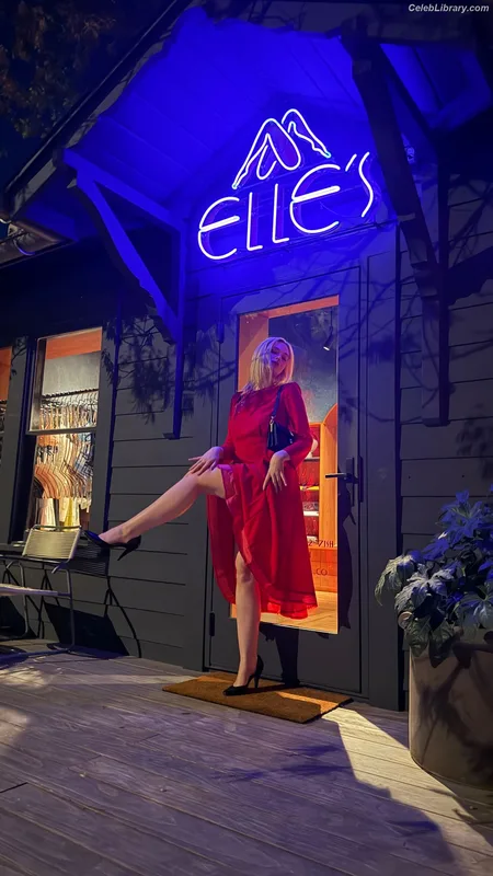 Elle Fanning photo 1 of 4114