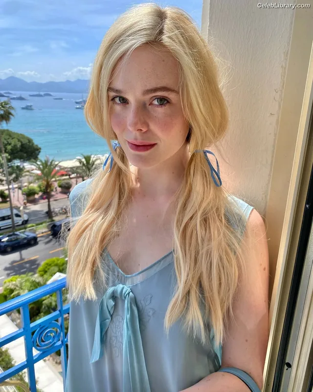 Elle Fanning photo 6 of 4114