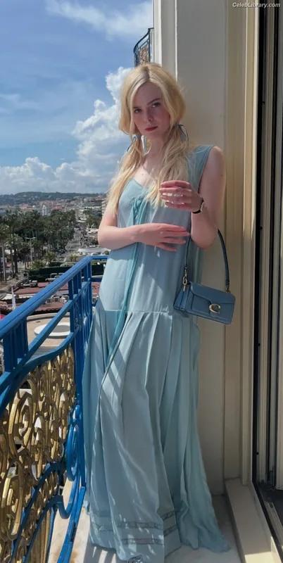 Elle Fanning photo 10 of 4114