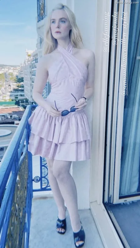 Elle Fanning photo 11 of 4114