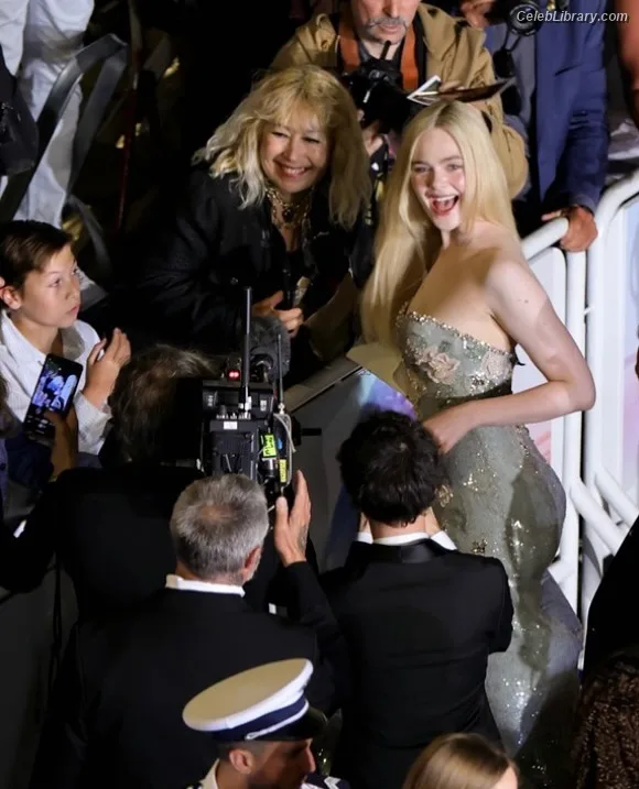 Elle Fanning photo 15 of 4114