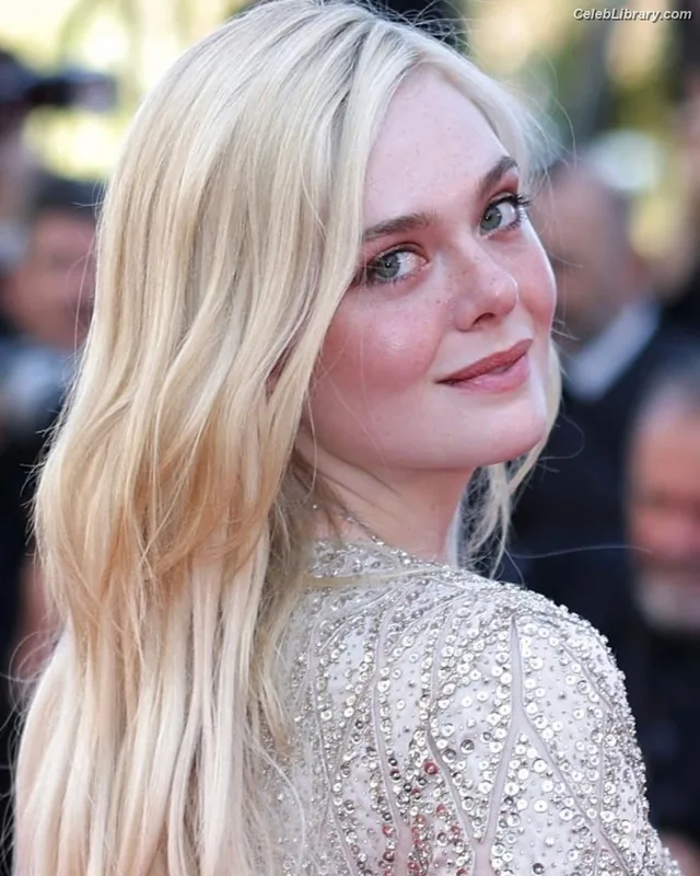 Elle Fanning photo 21 of 4114