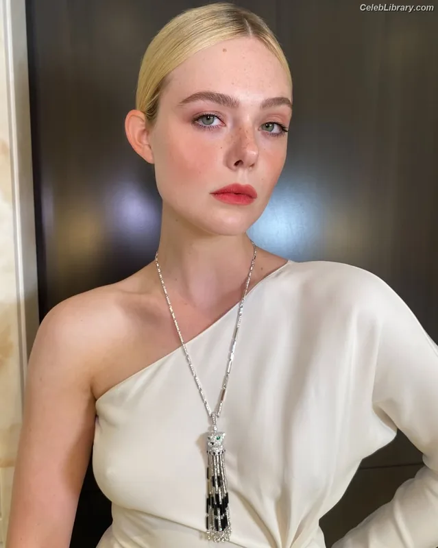Elle Fanning photo 22 of 4114