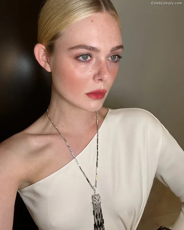 Elle Fanning photo 23 of 4114