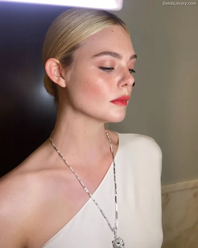 Elle Fanning photo 24 of 4114