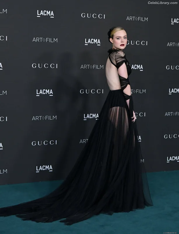 Elle Fanning photo 8 of 4114