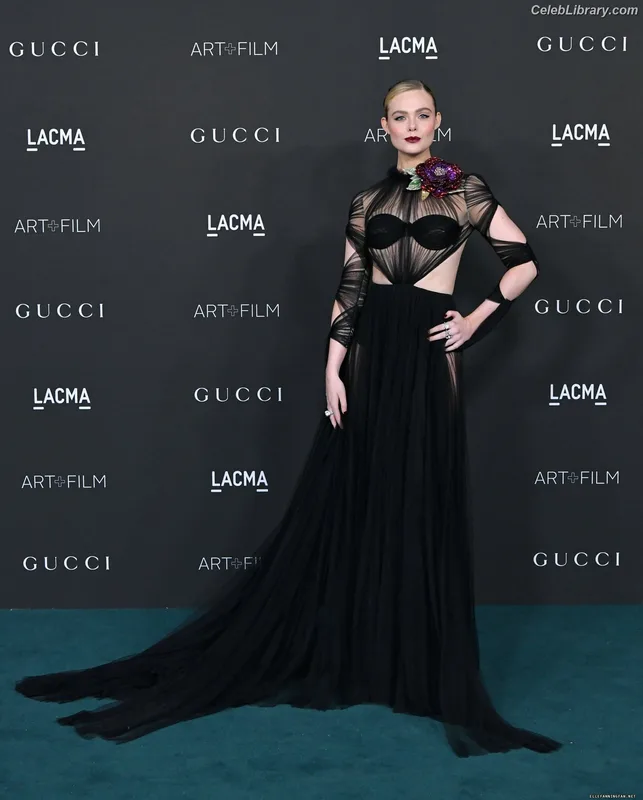 Elle Fanning photo 10 of 4114
