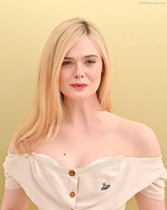 Elle Fanning photo 15 of 4114