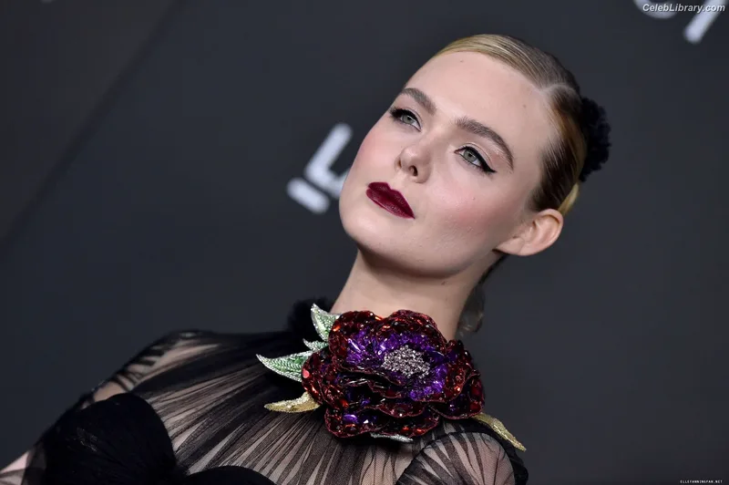 Elle Fanning photo 18 of 4114