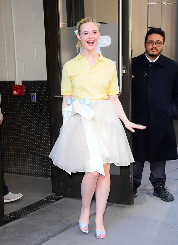 Elle Fanning photo 19 of 4114