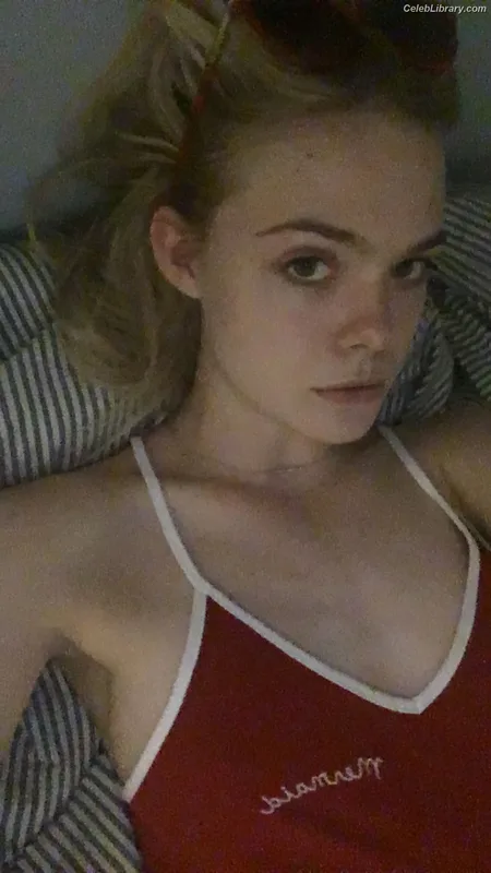 Elle Fanning photo 21 of 4114