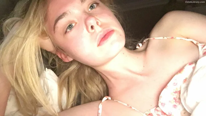 Elle Fanning photo 23 of 4114
