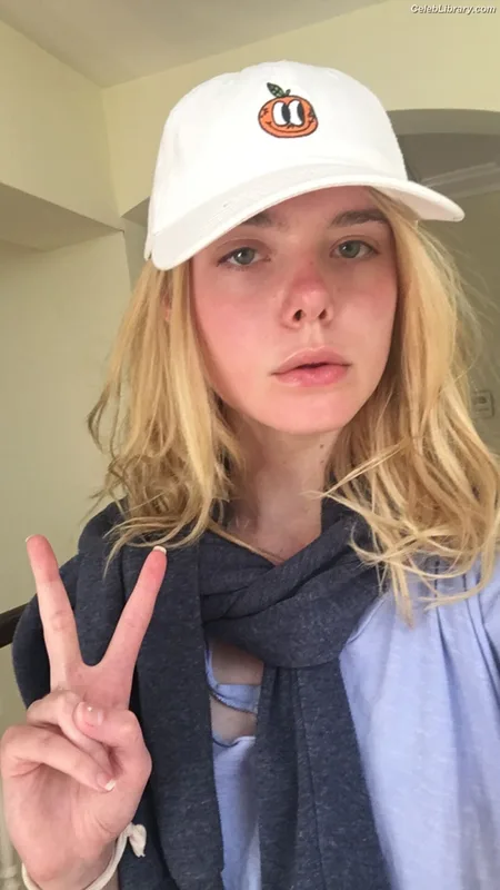 Elle Fanning photo 3 of 4114