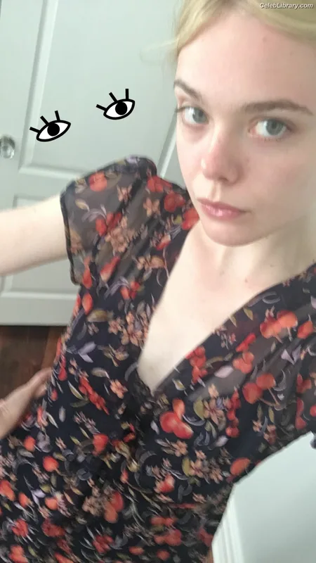 Elle Fanning photo 4 of 4114