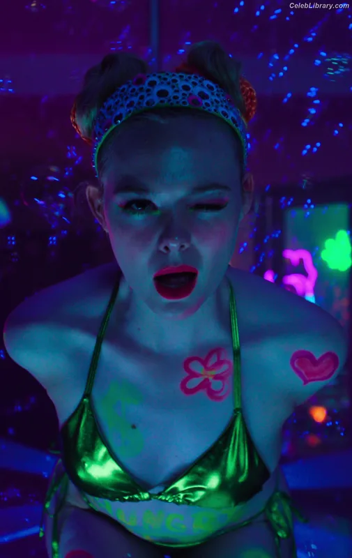 Elle Fanning photo 6 of 4114