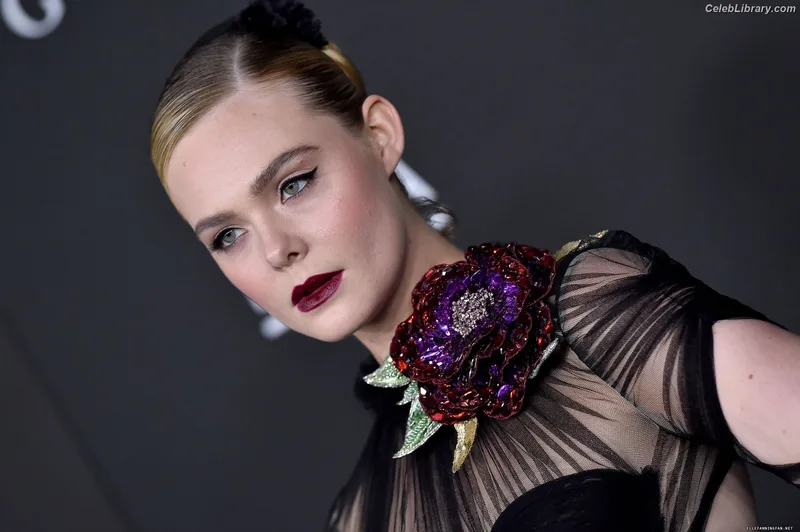 Elle Fanning photo 9 of 4114