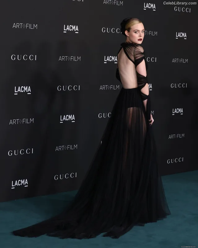 Elle Fanning photo 13 of 4114