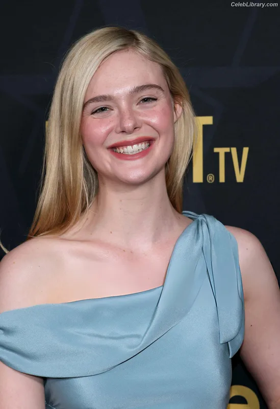 Elle Fanning photo 14 of 4114