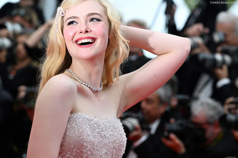 Elle Fanning photo 16 of 4114