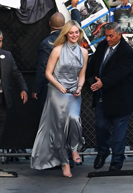 Elle Fanning photo 18 of 4114