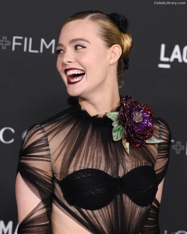 Elle Fanning photo 12 of 4114