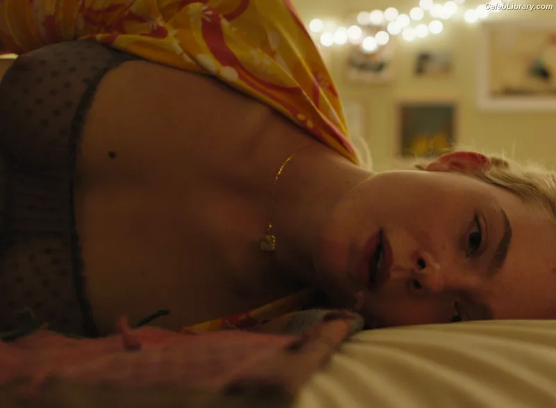 Elle Fanning photo 18 of 4114