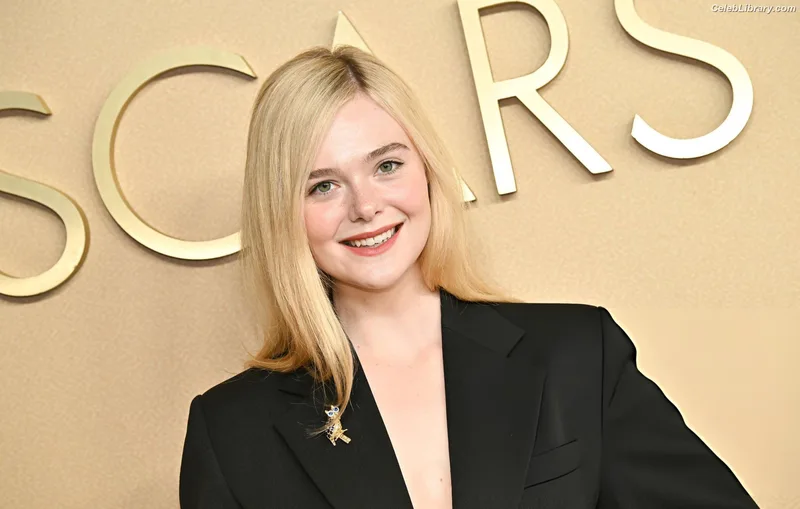 Elle Fanning photo 20 of 4114