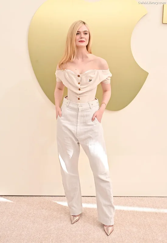 Elle Fanning photo 21 of 4114